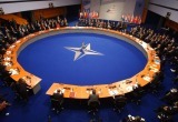 НАТО может признать Россию прямой угрозой – Bloomberg